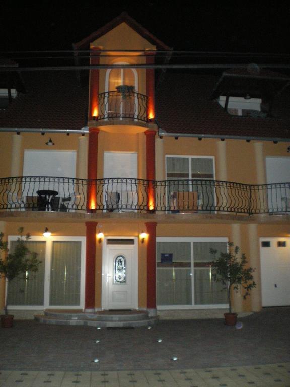 Mediterran-Apartmanok-Harkan Exterior foto